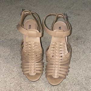 Women’s size 6.5 Merona tan heel